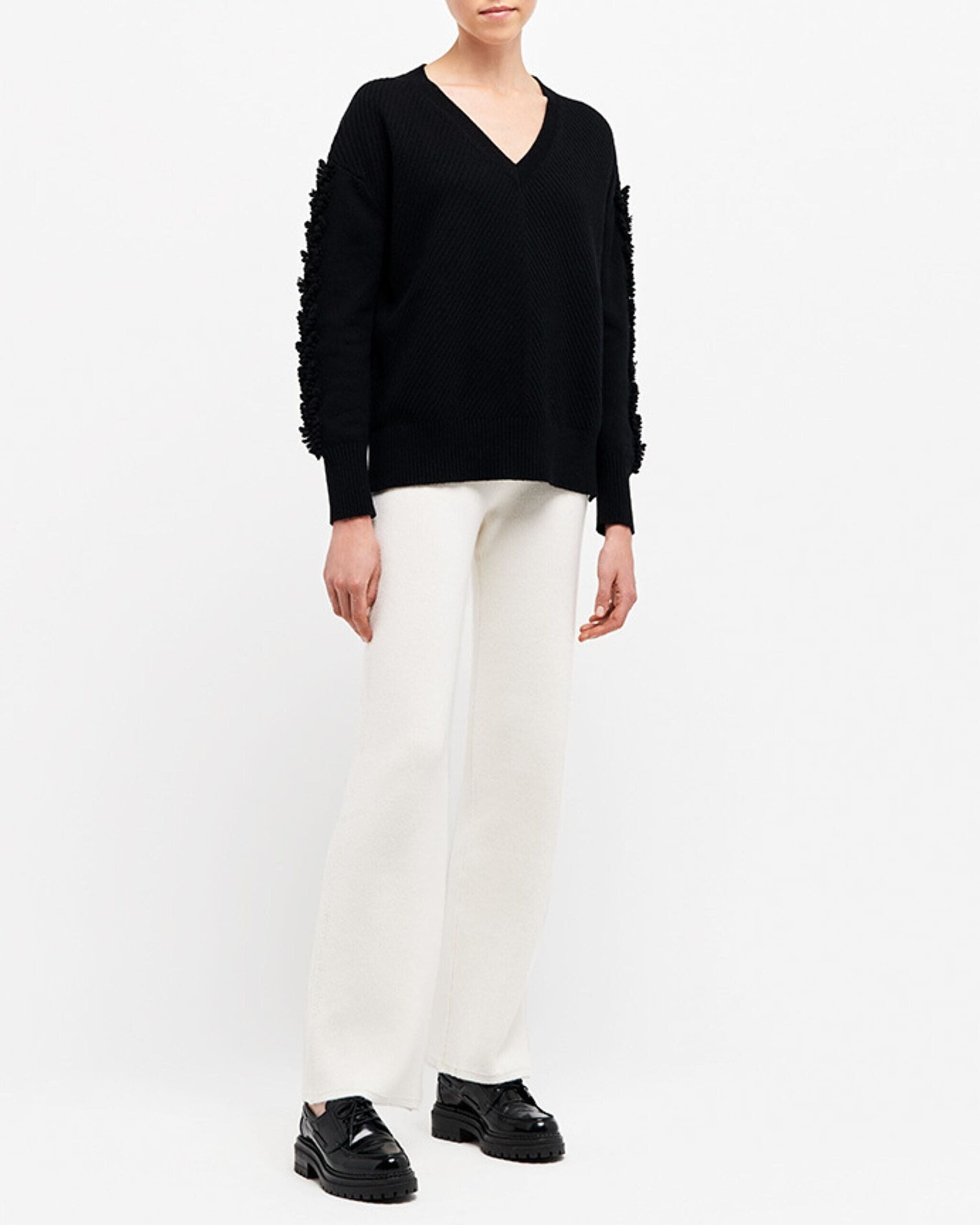 3D 디테일 캐시미어 V 넥 니트웨어 | Barrie - Barrie