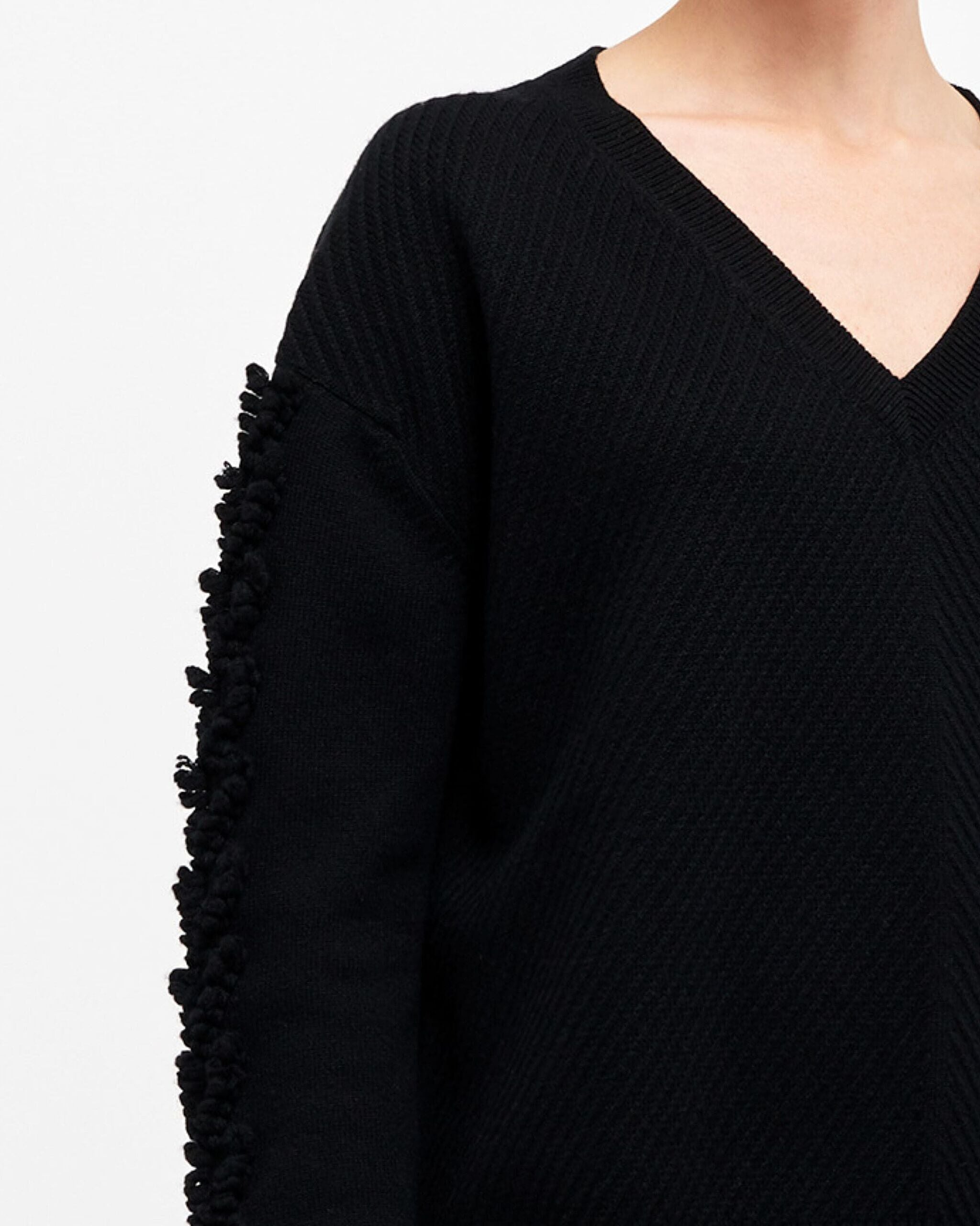 Timeless V-neck cashmere jumper | Barrie - Barrie