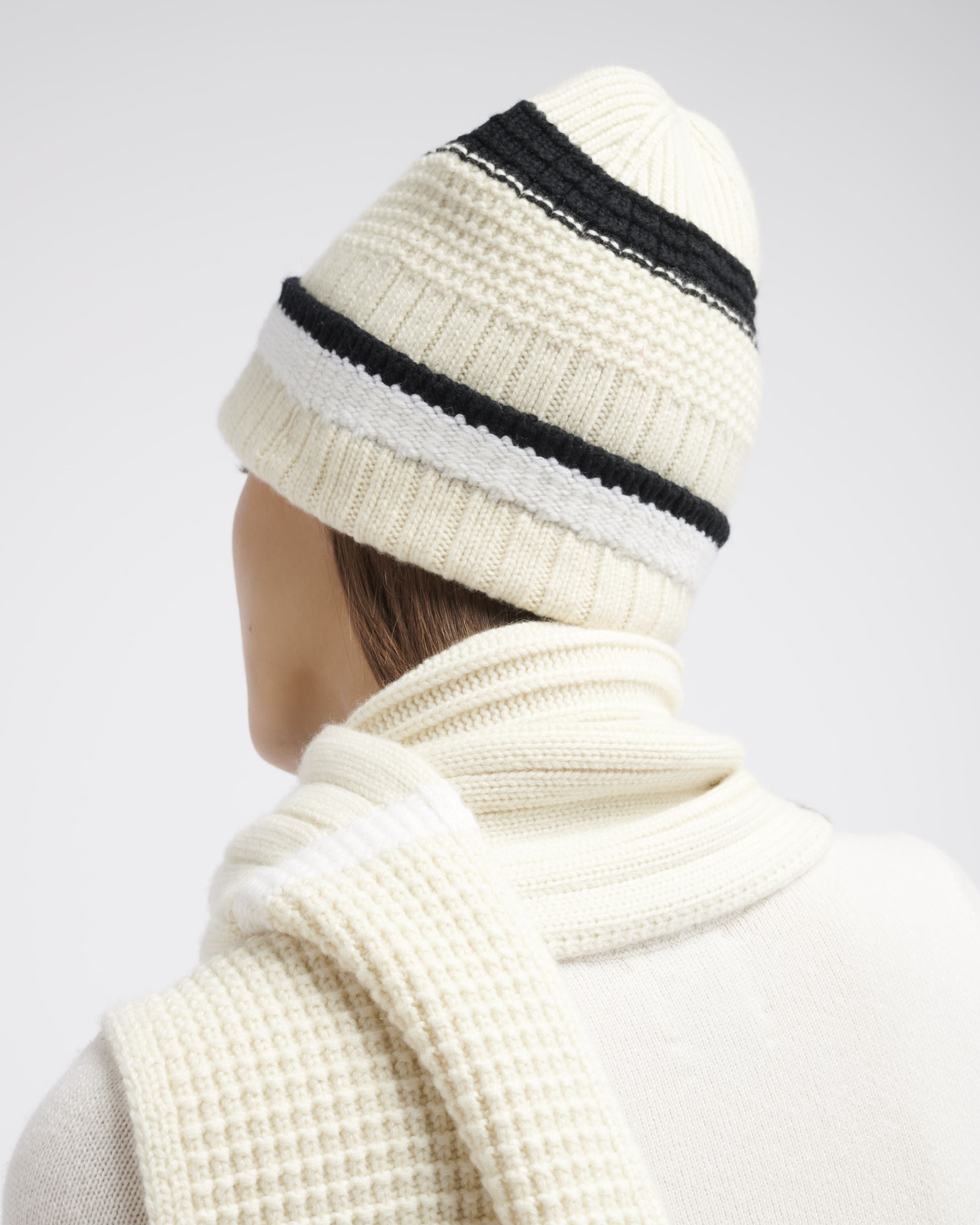 Textured beanie hat in cashmere Barrie