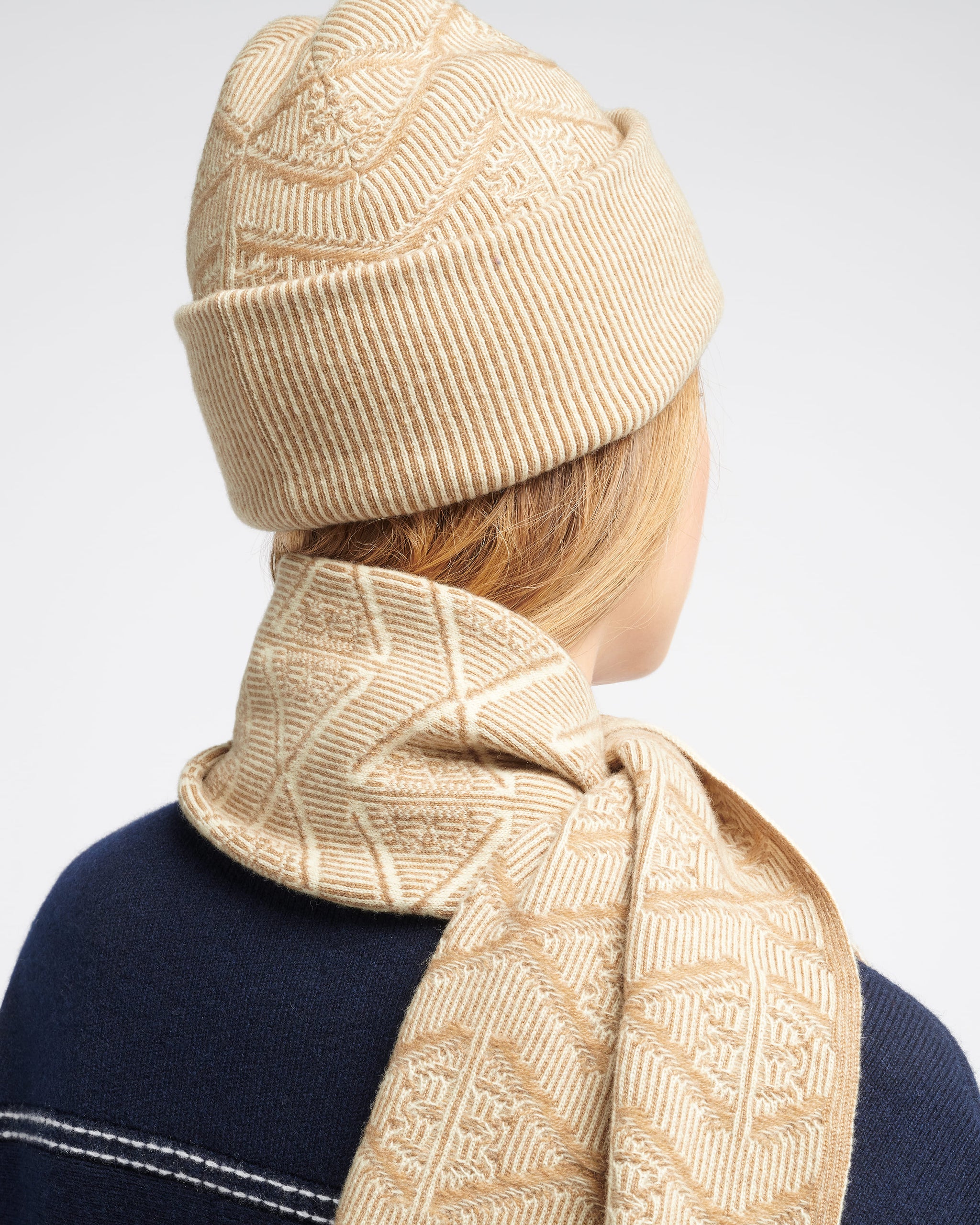 Scarf in cashmere with a monogram motif | Barrie - Barrie