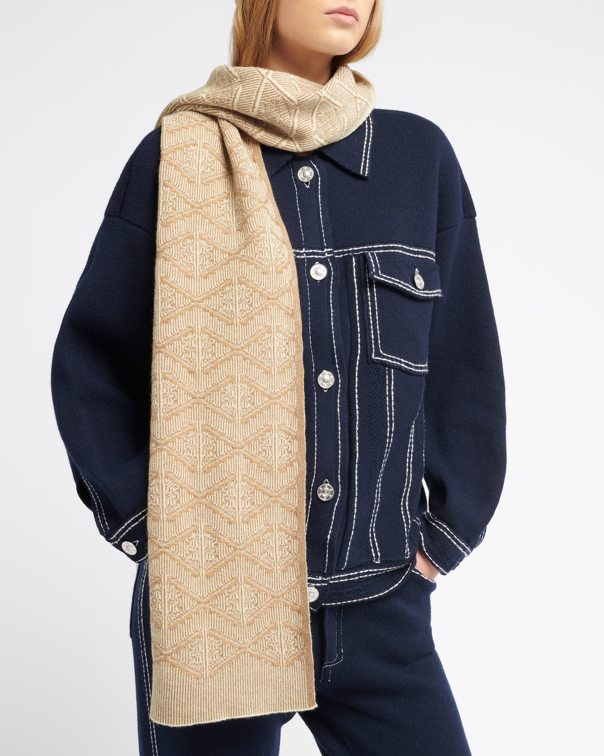 캐시미어 모노그램 모티프 스카프 | Barrie - Barrie